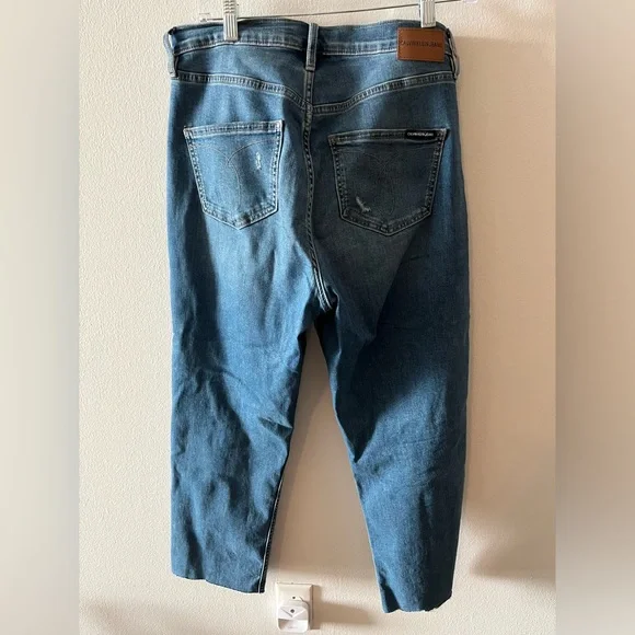 ✅ NWOT - Calvin Klein Jeans - Distressed High-Rise Straight Leg Jeans - Size 30 - Picture 5 of 12